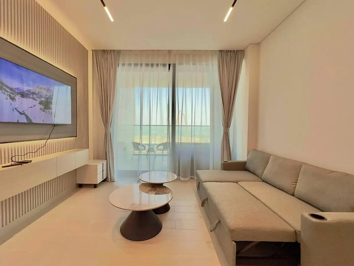 Modern Canal-View Studio Dubai Apartment