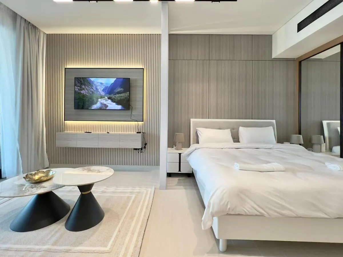 Modern Canal-View Studio Dubai United Arab Emirates
