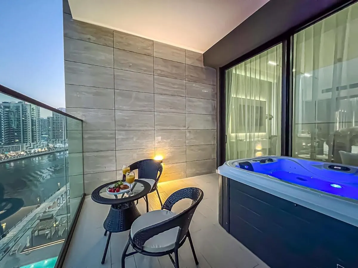 Modern Canal-View Studio Dubai Apartment