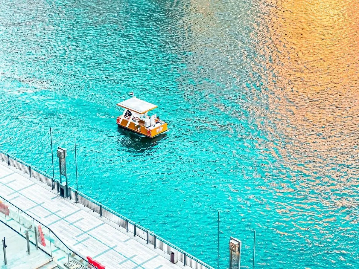 Apartment Modern Canal-View Studio Dubai